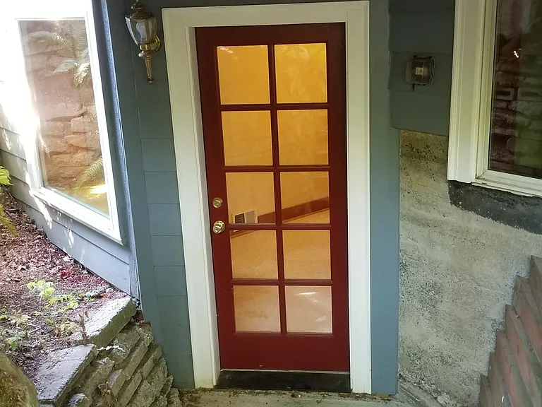 2nd private entrance to the apartment