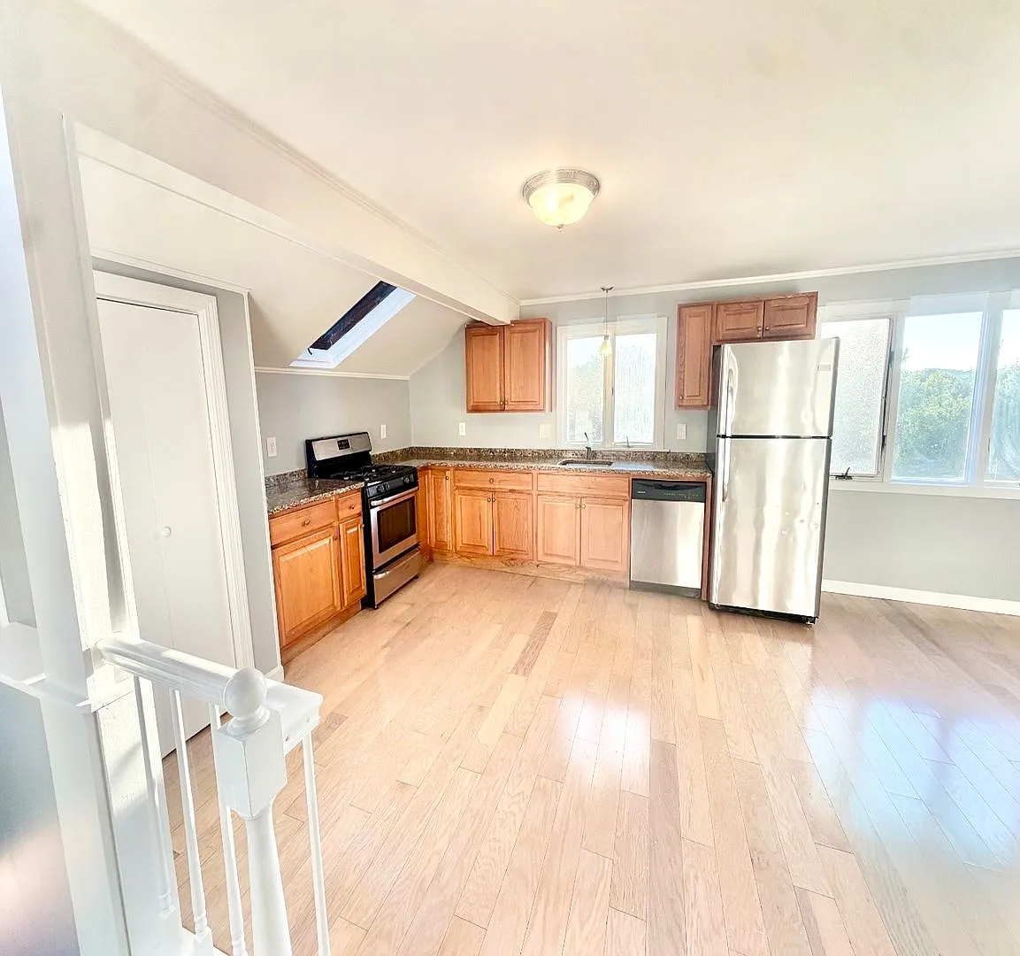 25 Foster Street — Photo 2