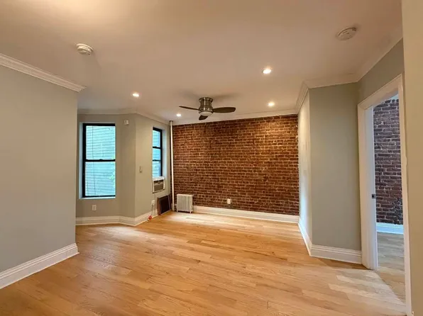 227 Kingsland Avenue image 1 of 10