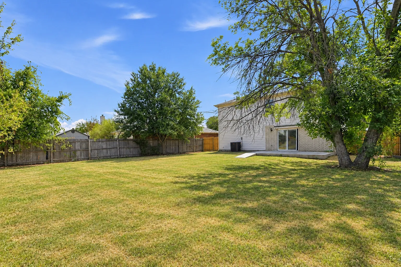 4 bed, 2.5 bath, 1806 sqft, $2,605 — Photo 3