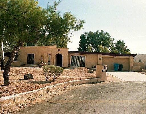 1st image of 1011 E VILLAGE CIRCLE Drive