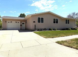 732 N Wooster St, Algona, IA 50511