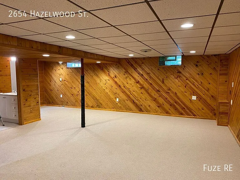 2654 Hazelwood St N — Photo 28