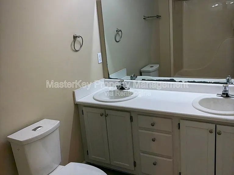 1401 Ravensthorpe Dr — Photo 10