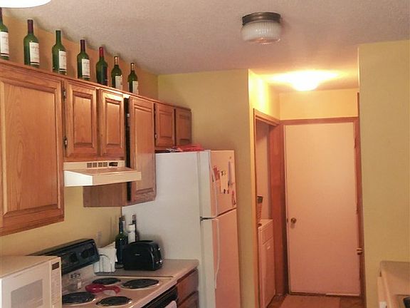 4th image of 3914 Yardley Ct