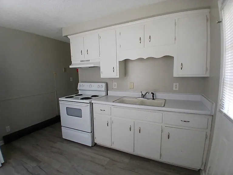107 Old Hopkinsville Hwy #A — Photo 1