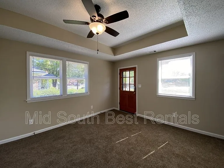1814 S Summit St — Photo 2