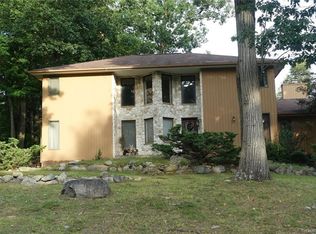 7 Chamberlain Ct, Pomona, NY 10970