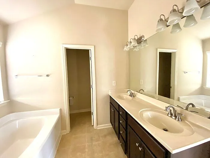 302 Montgomery Way — Photo 18