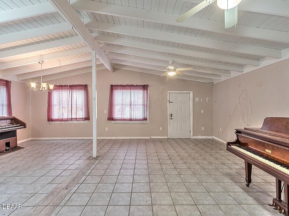 4th image of 362 Hartford Ave