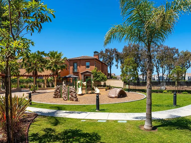 2353 Nicklaus St — Photo 36