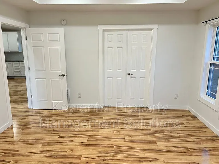 317 Sterling St #B — Photo 16