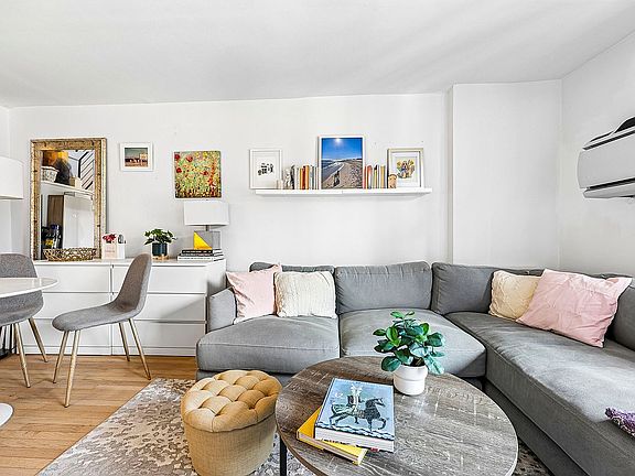 4th image of 184 Thompson St APT 6S