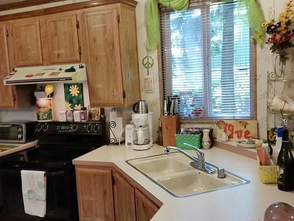 3rd image of 10 Terry Ct