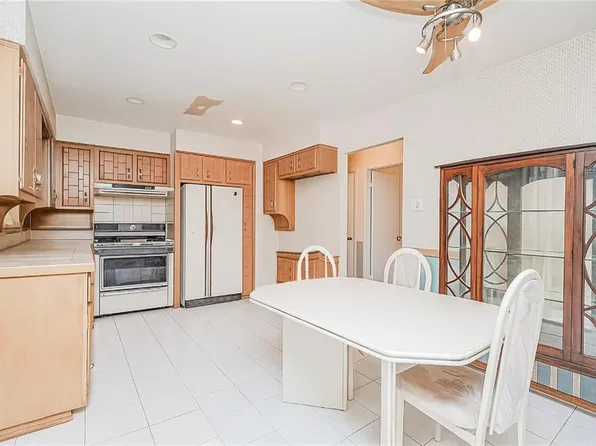 38 Bleeker Place image 10 of 35