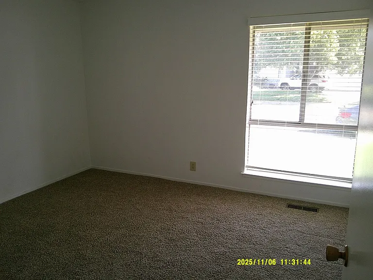 390 S Almond St — Photo 34