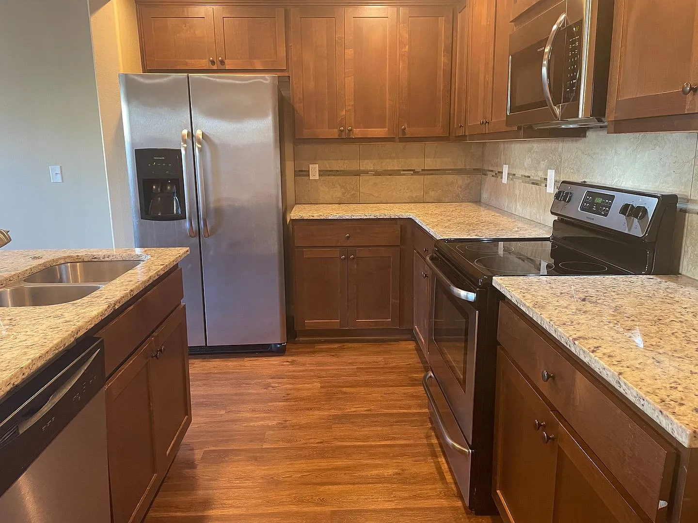 Covington Manor 9700-9816 — Photo 3