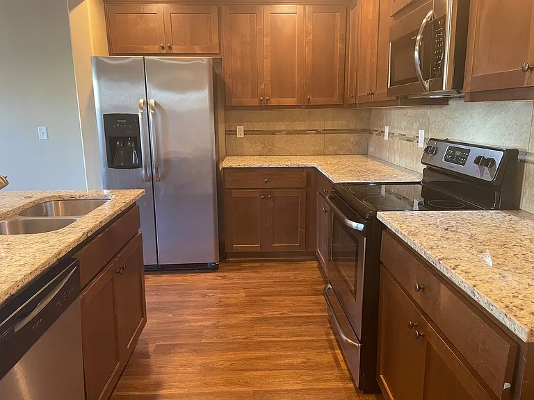 Covington Manor 9700-9816 — Photo 3