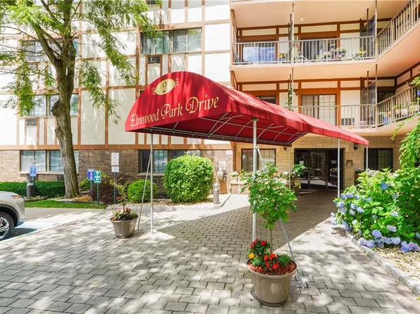 2 Elmwood Park Dr APT 102, Staten Island, NY 10314