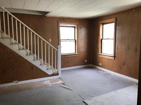 5th image of 406 Jackson St