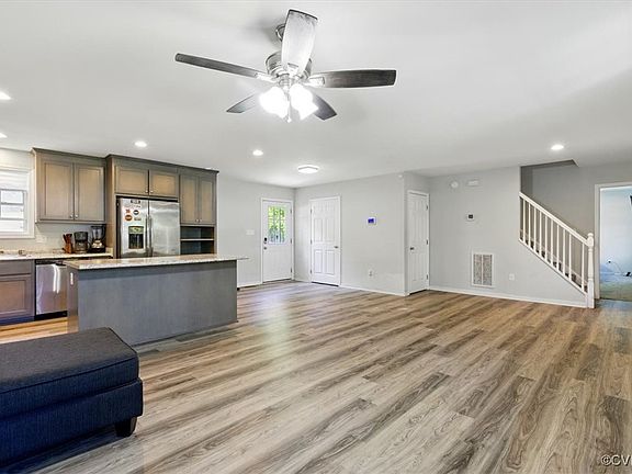 4th image of 3704 Burnham Dr