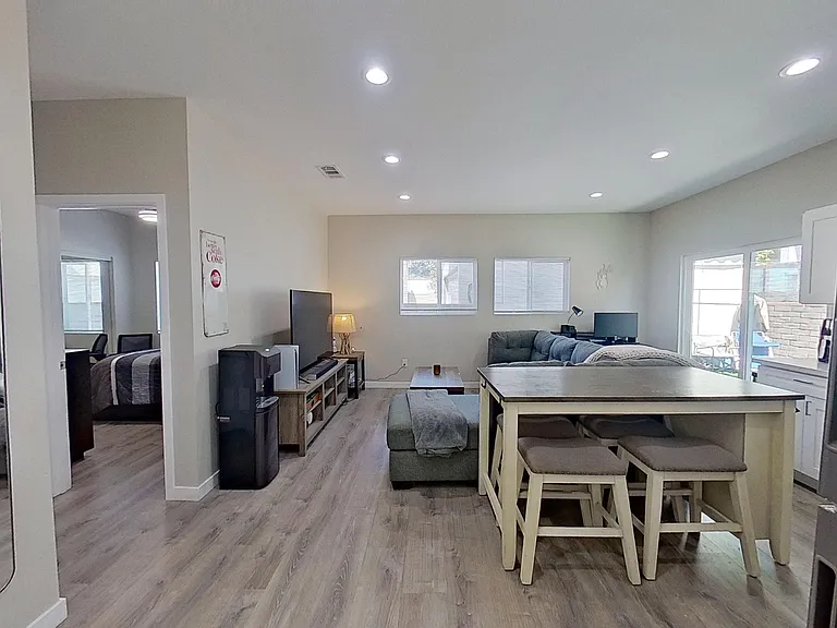 4929 College Ave — Photo 18
