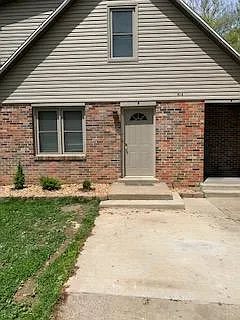 418 Hutton Ln — Photo 1