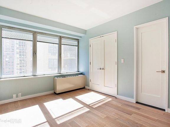 4th image of 216 E 47th St APT 12B