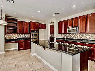 5 bed, 4.5 bath, 4000 sqft, $3,800 — Photo 3
