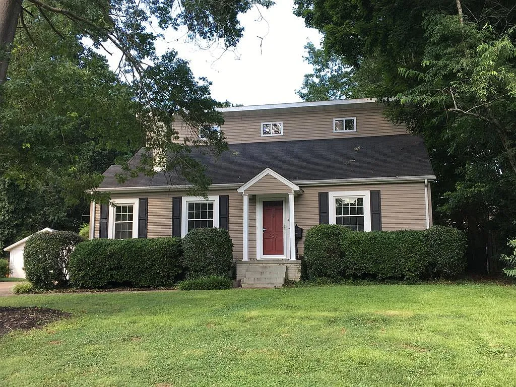 3 bed, 2.5 bath, 1605 sqft, $1,825 — Photo 1