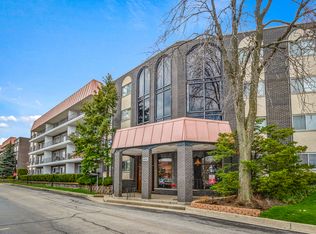4949 Golf Rd APT 301, Skokie, IL 60077