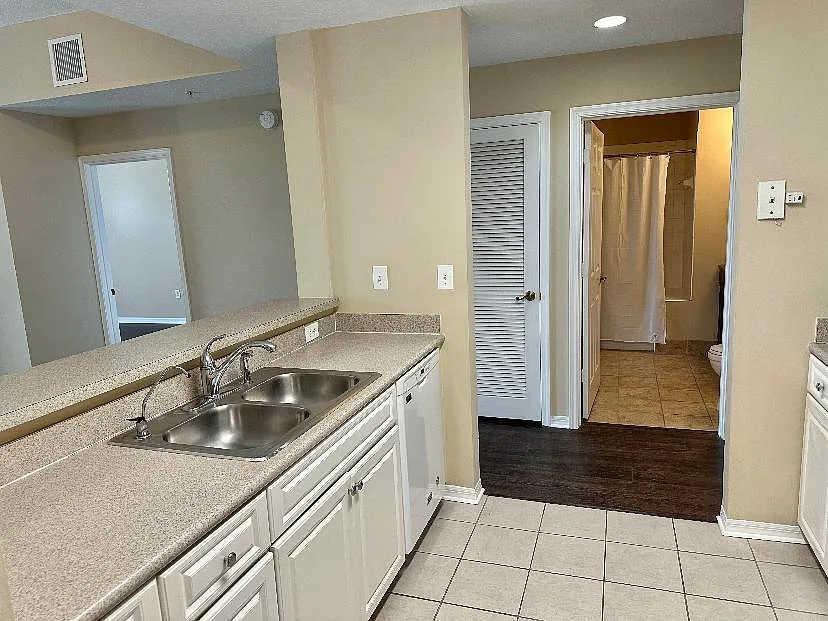 1 bed, 1.0 bath, 719 sqft, $2,100 — Photo 3