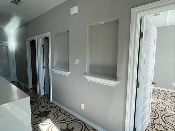 4th image of 1126 W Cano St #B