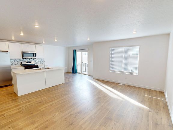 5th image of 1917 N Blue Iris Ave #1090