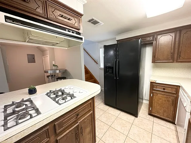741 6th St #B — Photo 3