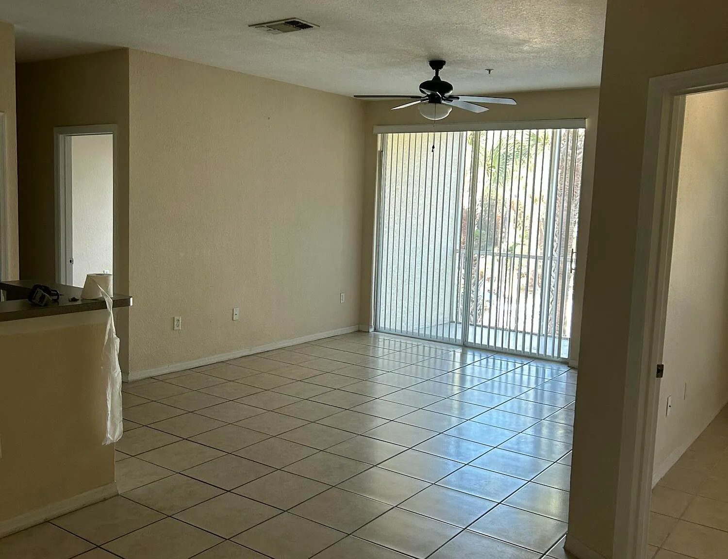 4 bed, 2.0 bath, 1377 sqft, $1,950 — Photo 3