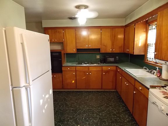 4th image of 1020 Clayton Dr