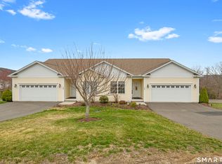 17 Pondview Cir #17, Beacon Falls, CT 06403