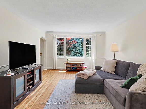 3rd image of 99 Dagmar Ave