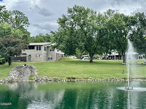2nd image of 401 Mountain Thrush Dr