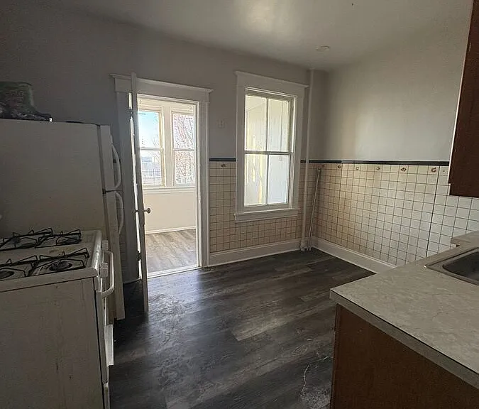 23 Cedar St — Photo 4