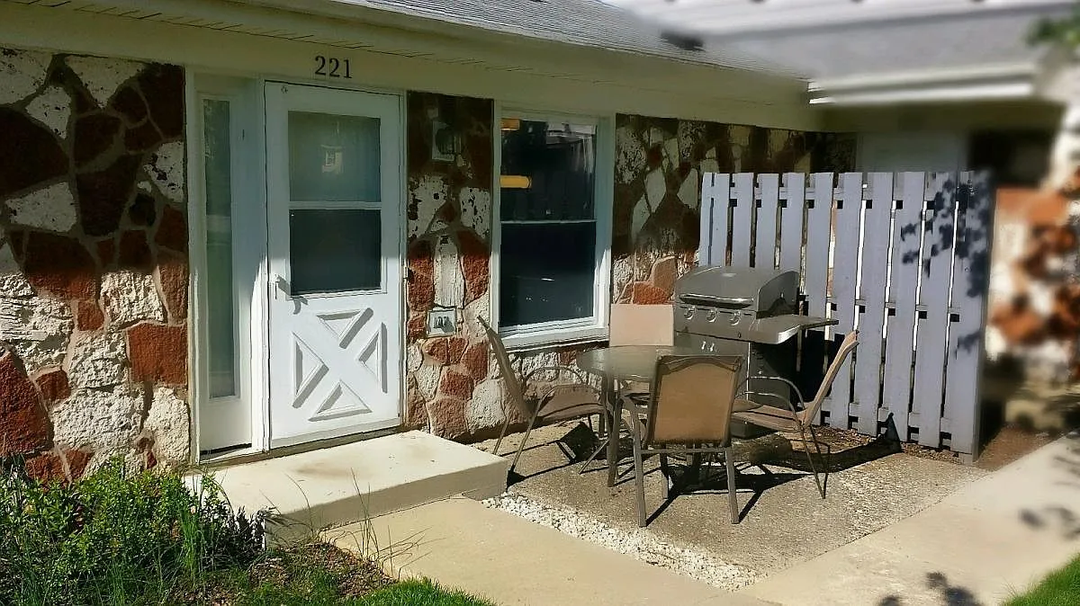 2 bed, $1,950 — Photo 4