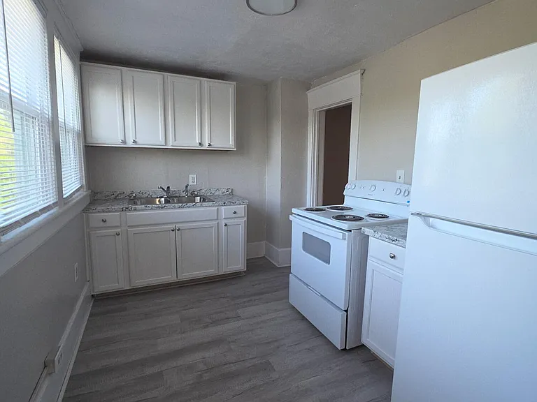 420 Riverland Rd SE #B — Photo 8