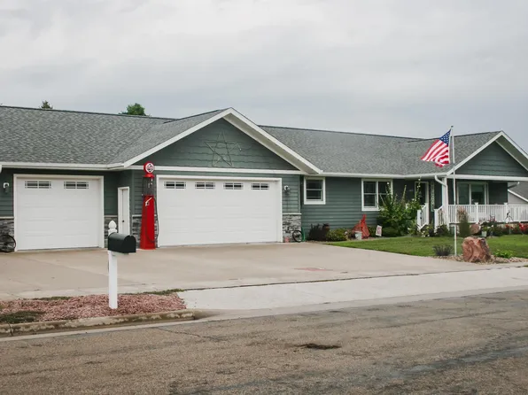 1105 Cherry Dr, Luverne, MN 56156