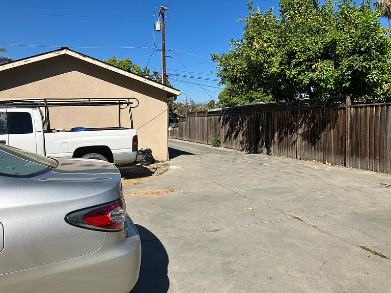 241 San Antonio Ct — Photo 9