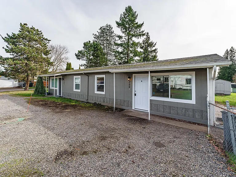 300 SE 100th Ave — Photo 1