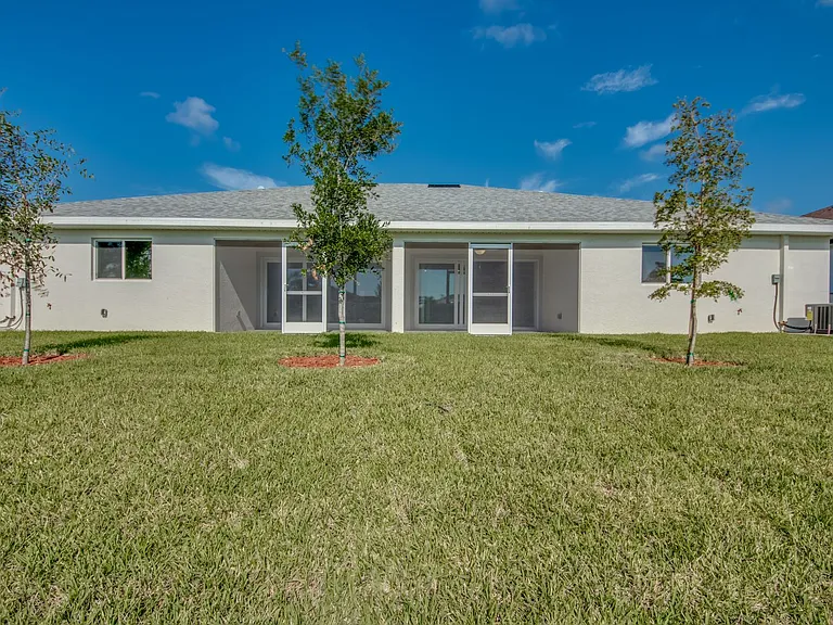 3419-3421 SW 15th Pl — Photo 36