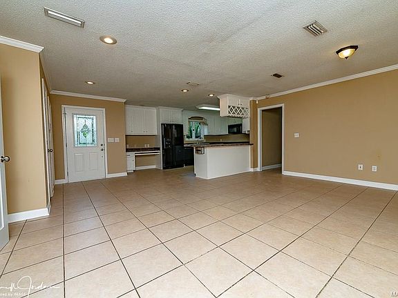 5th image of 203 Loyola Dr