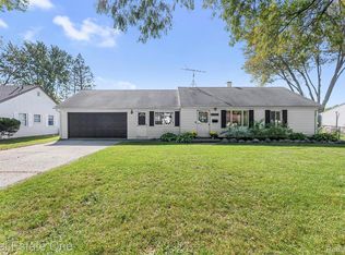 32141 Donnelly St, Garden City, MI 48135