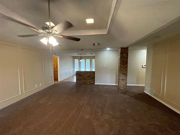 3rd image of 407 Hillcroft Cir